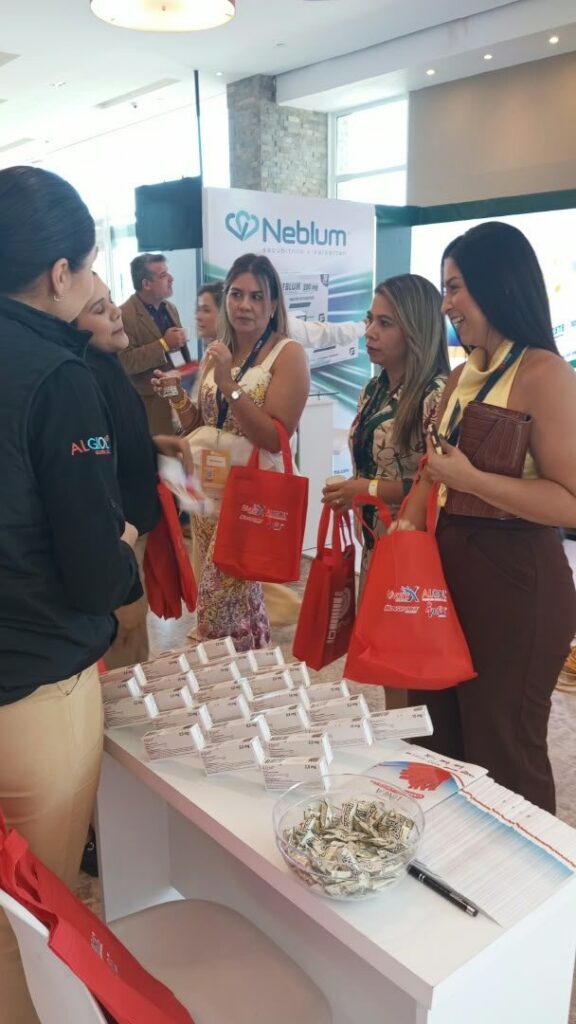 Médicas reciben material de la línea cardiovascular de Dollder en Margarita